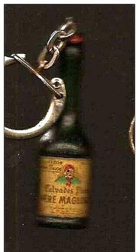Porte cles bouteille de - 02,