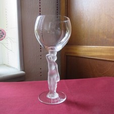 1 verre à vin  en cristal