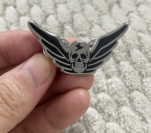 Pin broche badge tete - pin's,