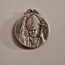MEDAILLE PENDENTIF - RELIGIEUX - JEAN PAUL II PAPE - ANNEE MARIANNE 1987 1988