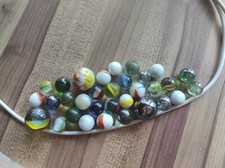 Lot de 32 billes et calots en verre anciennes- jeux plein air