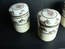 Pots à épices anciens