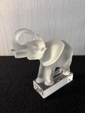 Eléphant en cristal Lalique