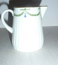 Joli Pot à lait en porcelaine