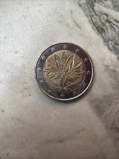 piece de 2 euros rare 2022 arbre de vie fautée très bon état .
