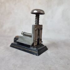 Ancienne Agrafeuse en Métal