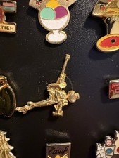 Pin's Pins Pin Badge - NEXTER - TRAJAN - CANON TRACTE - 155 mm - ARMEE / ARMY