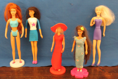 Lot poupees miniatures barbie - poupees,