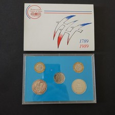 COFFRET FOLON 1989 FDC AVEC 10 FRANCS MONTESQUIEU + 2*100 FRANCS ARGENT + 10 ET