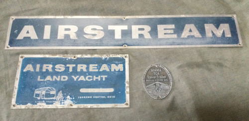Vintage airstream metal - metal, badge