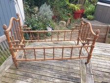 LIT DE POUPEE ANCIEN FACON BAMBOU 1900 OLD DOLL 66 CM PAR 33 EN BON ETAT