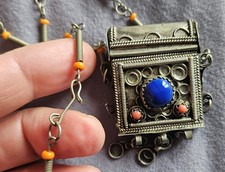 Collier pendentif boîte -