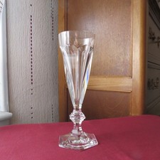 1 flute a champagne en cristal de baccarat modèle  Harcourt H 17,8 cm signée