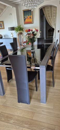 Table chaises salle à - et,