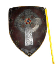 JOLI GRAND BOUCLIER / ECU  - STYLE EPOQUE MEDIEVALE / SUPER DECO  !!!