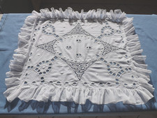 pièce de broderies, dessus de coussin?, de berceau?, 71 cm X 61 cm, ancien