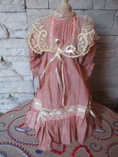 ROBE  AVEC DENTELLE ANCIENNE