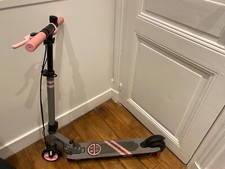 Trottinette fillette 7 - 10 ans - très bon état - casque rose offert