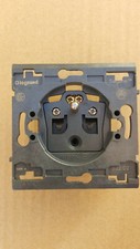 Mécanisme Prise de courant 2P+T LEGRAND Sagane 842 02