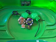 Lot de 2 Beyblade burst turbo avec l’arène
