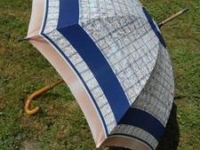 Parapluie beige et bleu marine Ancien