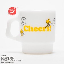RARE Tasse Empilable SNOOPY Fire King Peanuts Cheers! Lait Blanc 2017 Du JAPON