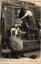 CPA Lits-Clos a etage Allons les Filles FRANCE FOLKLORE (788535)