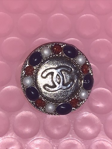 Bouton chanel bleu blanc rouge - chanel,