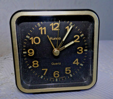 Réveil ancien KUNDO quartz carré noir bord et chiffres dorés  fonctionne