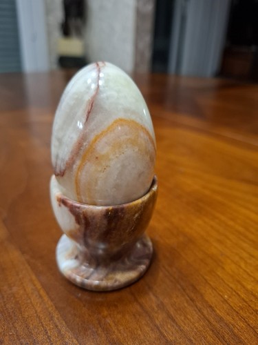 œuf socle pierre - en,