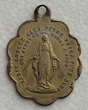 Jolie Médaille Religieuse