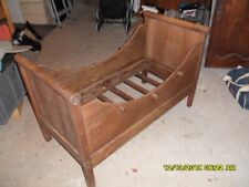 Tres joli lit d'enfant ancien