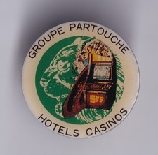 RARE PINS PIN'S .. JEU CASINO SLOT MACHINE A SOUS ROULETTE GROUPE PARTOUCHE ~FG