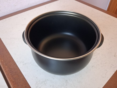 Petite marmite noire neuve - petite,