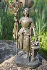RE0456 FIGURINE STATUETTE JEANNE D ARC  VILLE NEUFCHATEAU  VOSGES  RESINE  26 CM