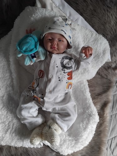 Joli bébé reborn - bébé, très