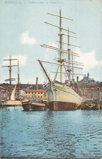 13 Marseille, Un voilier dans le Vieux-Port 969 27.