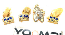 lot pins Vintage Arthus