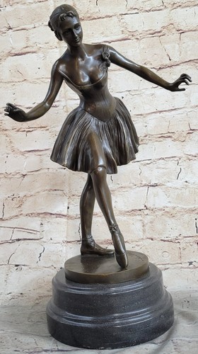 Sculpture figure art signée - figure,