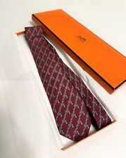 Cravate Hermès 100% soie motif ceinture dans sa boîte d'origine.