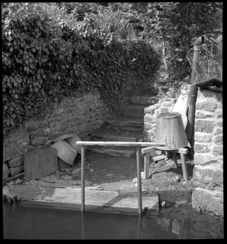 Paysage rural lavoir rivière