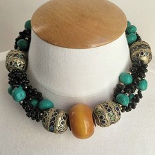Imposant Collier Berbère Perles Métal Émaillé et Ambre Phénolique Ras-du-cou 
