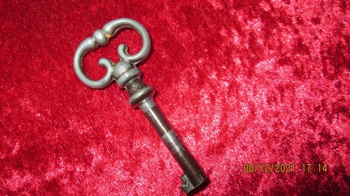 Clés clefs meuble - /,