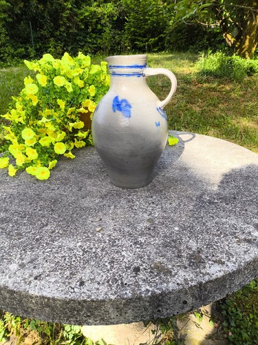 Gros pichet décoratif - , grès