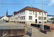 Spicheren - L'école - Eglise Saint Laurent