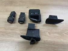 UN LOT DE BOUTON DE COUVRE GUIDON SCOOTER PIAGGIO 125 FLY