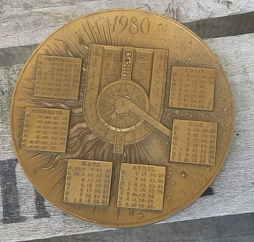 Belle médaille calendrier - belle,