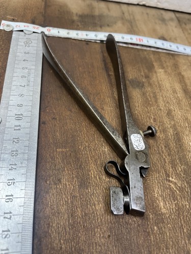 Outil ancien old tool - tool, pince
