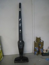 aspirateur balai sans fil electrolux  ergorapido model eer73db ( hors service )