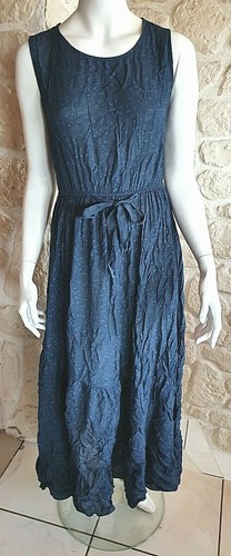 Robe bleue avec - petites, fleurs